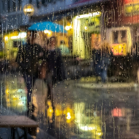 Βροχερός ο καιρός σήμερα Πέμπτη με μεμονωμένες καταιγίδες