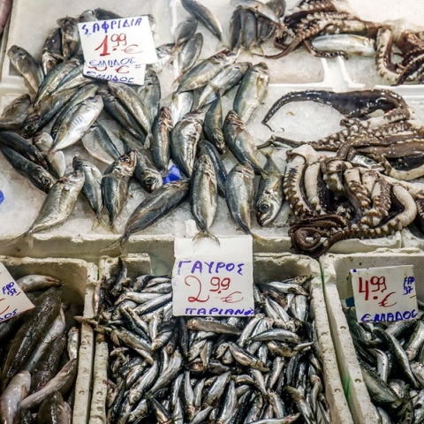 Καθαρά Δευτέρα 2024: Ποια καταστήματα θα είναι ανοιχτά αύριο