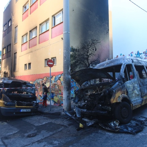 Καμένα σχολικά στου Ζωγράφου μετά την εμπρηστική επίθεση