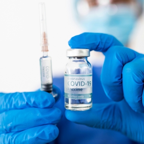 COVID-19: Ερευνητές αναπτύσσουν νέο ρινικό εμβόλιο