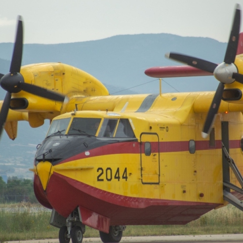 50 χρόνια μετά, η Ελλάδα ξαναπρομηθεύεται Canadair 