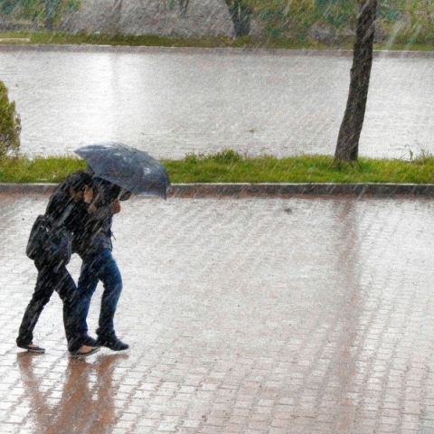 Βροχές και καταιγίδες σήμερα Τετάρτη σε όλη την επικράτεια