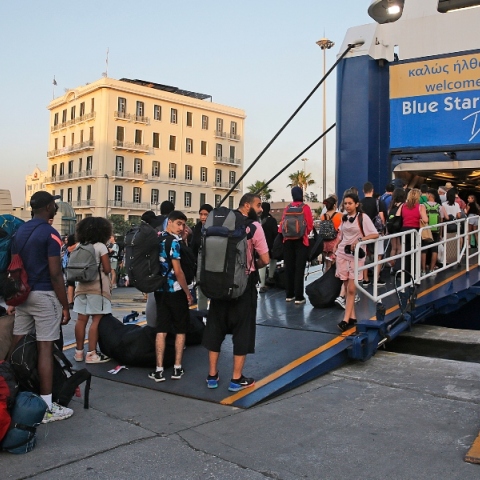 25η Μαρτίου: Ξεκίνησε η έξοδος του τριημέρου – Γεμάτα πλοία και ΚΤΕΛ