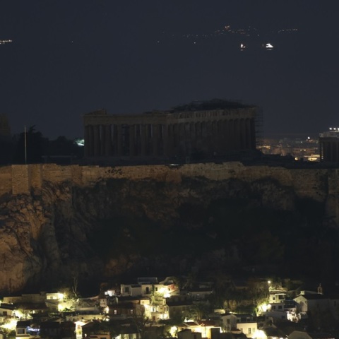 Ώρα της γης: Έσβησαν τα φώτα στην Ακρόπολη (εικόνες)