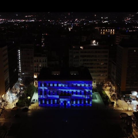 Φωταγωγείται το Δημαρχιακό Μέγαρο Αθηνών με την Ελληνική Σημαία για την 25η Μαρτίου 