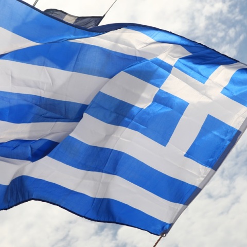 Πολυκατοικία «ντύθηκε» με τεράστια γαλανόλευκη σημαία - Έχει 18 μέτρα ύψος