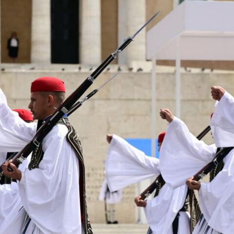 Παρέλαση 25ης Μαρτίου: Εντυπωσιακή η διέλευση των Ευζώνων © ΜΙΧΑΛΗΣ ΚΑΡΑΓΙΑΝΝΗΣ/EUROKINISSI