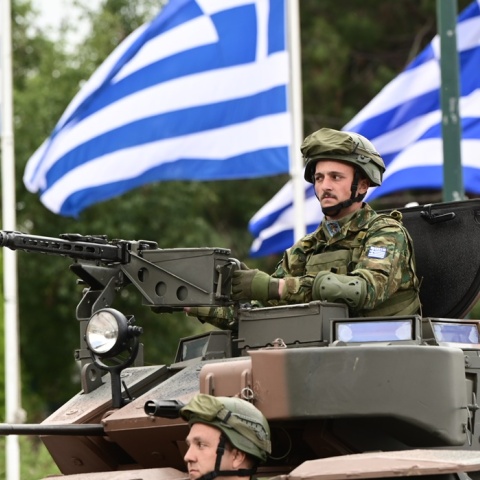 Άρμα μάχης παρελαύνει στο κέντρο της Αθήνας