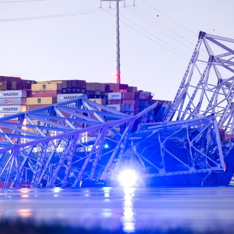 Κατάρρευση γέφυρας στη Βαλτιμόρη: Διασώστες ψάχνουν αγνοούμενους στα νερά - Φόβοι για πολλά θύματα