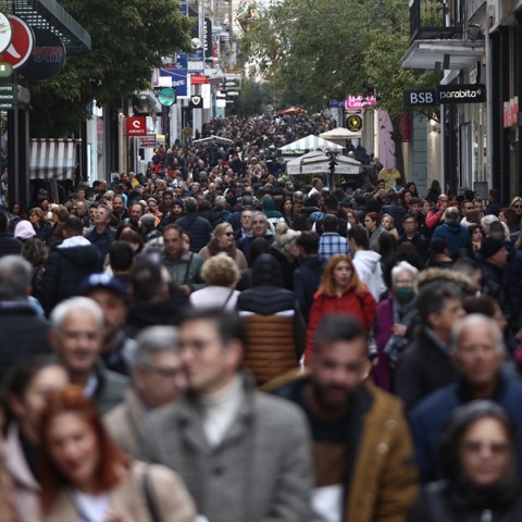 Νέος κατώτατος μισθός: Αύριο ανακοινώνεται η αύξησή του - Σε τι πόσο θα «κλειδώσει»