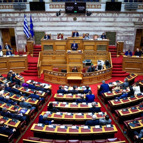 Τέμπη: Κατατίθεται σήμερα η πρόταση δυσπιστίας - «Μάχη» κυβέρνησης - αντιπολίτευσης