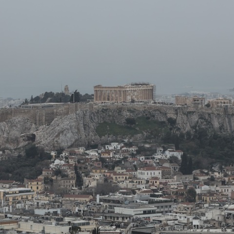 Αποπνικτική ατμόσφαιρα σε όλη τη χώρα λόγω αφρικανικής σκόνης - Ανεβαίνει και άλλο η θερμοκρασία