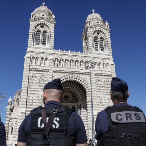 Γαλλία: Αστυνομικές δυνάμεις μπροστά από κάθε εκκλησία για το Πάσχα