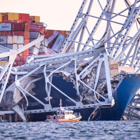 Βαλτιμόρη: 764 τόνους επικίνδυνων υλικών μετέφερε το πλοίο που προσέκρουσε στη γέφυρα