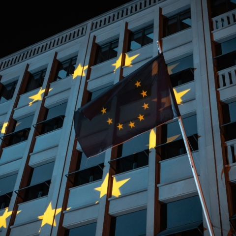 Τη σύνδεση χρηματοδότησης από τα Ταμεία Περιφερειακής Πολιτικής με τις επιδόσεις, εξετάζει η Κομισιόν