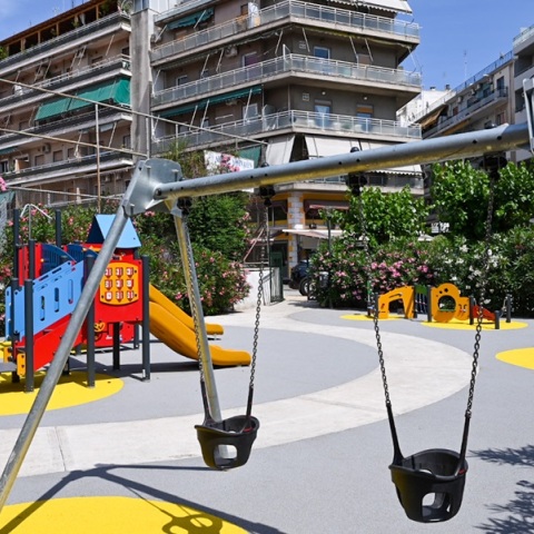 Ο Δήμος Αθηναίων ανακατασκευάζει παιδικές χαρές της πόλης - «Πρώτο μέλημα η ασφάλεια των παιδιών»