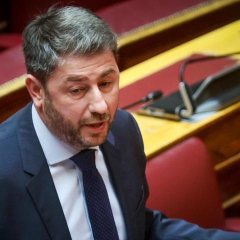 Διαψεύδει τον Ν. Παππά το ΠΑΣΟΚ:  Δεν υπήρξε προσυνεννόηση για την κατάθεση της πρότασης δυσπιστίας