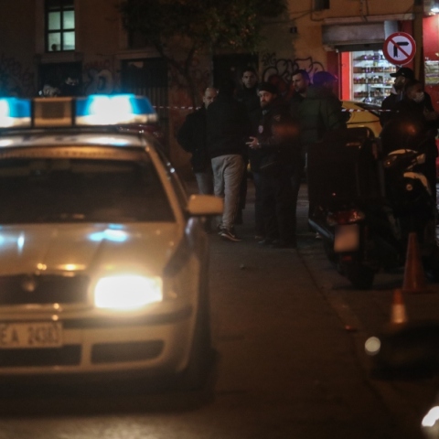 Κολωνάκι: Πυροβολισμοί τα ξημερώματα - Δύο τραυματίες