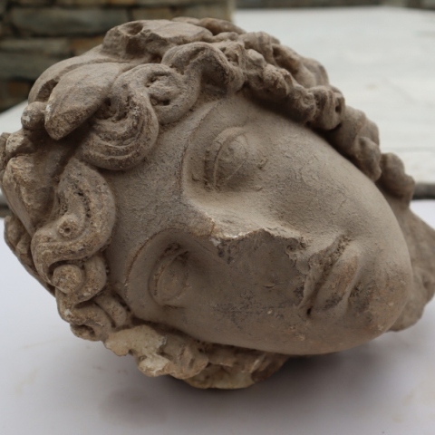 Η μαρμάρινη κεφαλή του Απόλλωνα από τα πιο σημαντικά ευρήματα των τελευταίων δεκαετιών