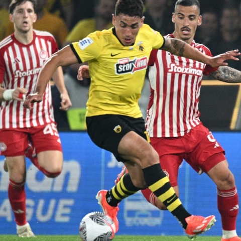 Παίκτες Ολυμπιακού και ΑΕΚ