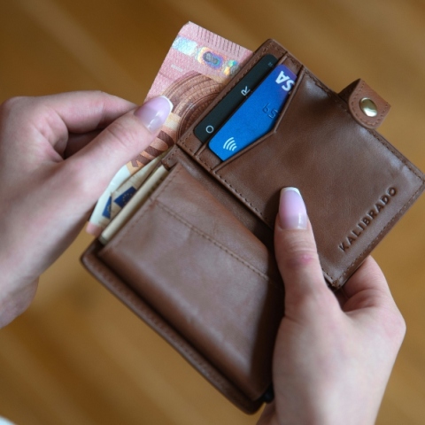 Από αύριο 1η Απριλίου ο νέος κατώτατος μισθός - Ποια επιδόματα αυξάνονται 