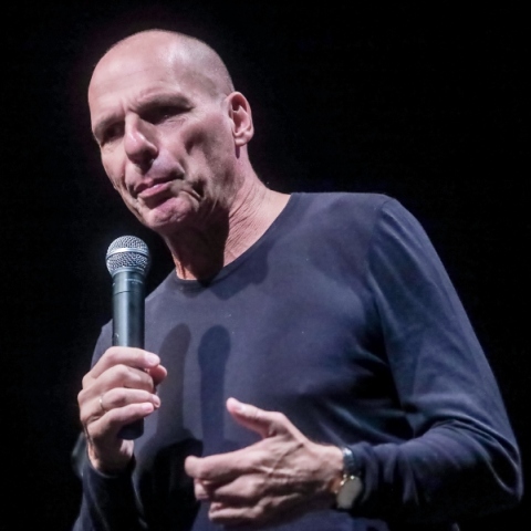 Βαρουφάκης: Ήταν ιερή υποχρέωση το χτύπημα της Χαμάς