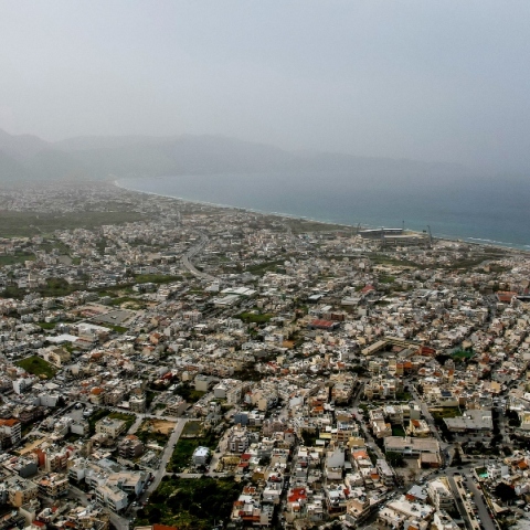 Αραιές νεφώσεις θα σημειώσει ο καιρός αύριο Τρίτη κατά τόπους πιο πυκνές στα βόρεια.