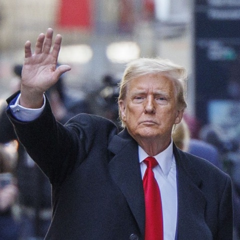 Ο δικαστής επέβαλε και πάλι πρόστιμο στον πρώην πρόεδρο, προειδοποιεί για φυλάκισή του