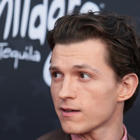 Ο Tom Holland θα υποδυθεί τον Ρωμαίο δίπλα στην Francesca Amewudah-Rivers