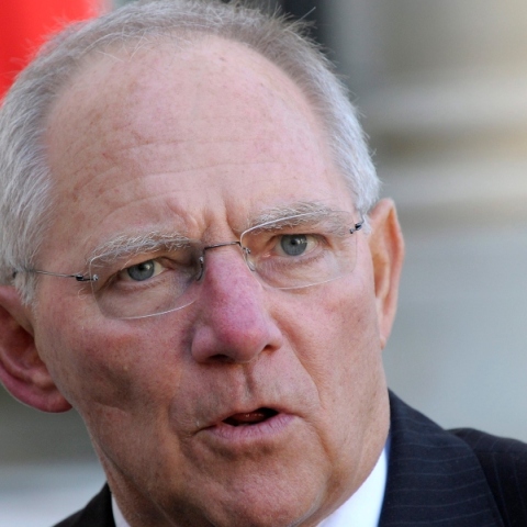 Ο Σόιμπλε αποκαλύπτει στα απομνημονεύματά του απόπειρα ανατροπής της Άγγελα Μέρκελ 