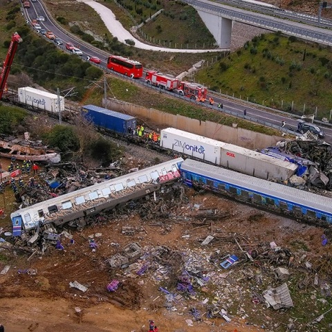 Τέμπη: Ο ανακριτής έκανε αυτό που έπρεπε, λέει η κυβέρνηση για το ηχητικό υλικό