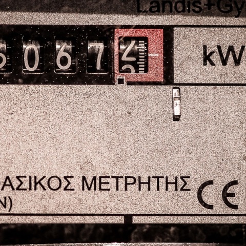 Το μισό δις αγγίζουν οι ρευματοκλοπές - Πώς επηρεάζεται ο καταναλωτής για να καλυφθούν οι απώλειες