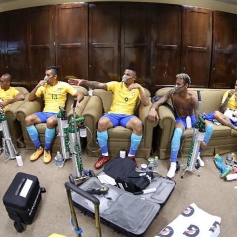 Ποιο είναι το γήπεδο ποδοσφαίρου όπου οι παίκτες παίζουν με μάσκες οξυγόνου