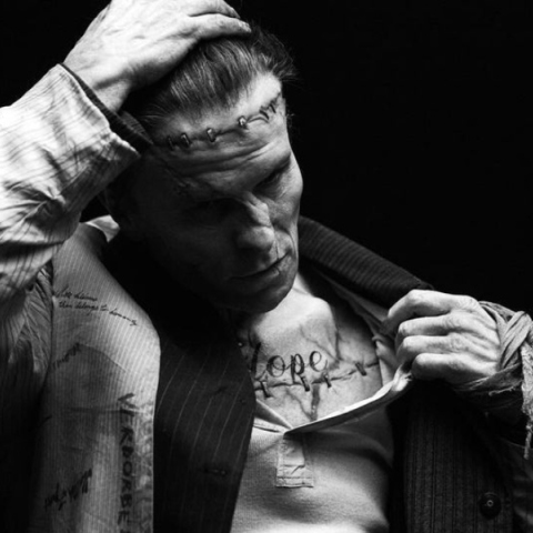 Το «The Bride» διαδραματίζεται στο Σικάγο της δεκαετίας του 1930