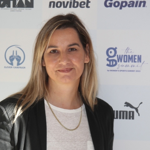 Κεφάλα για Μπεκατώρου: Προσβάλλεις χιλιάδες γυναίκες που στηρίζονται στη γραμμή SOS  