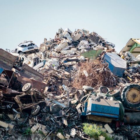 Ιράν: Rακοσυλλέκτης βρήκε στα σκουπίδια τσάντα με χρυσό