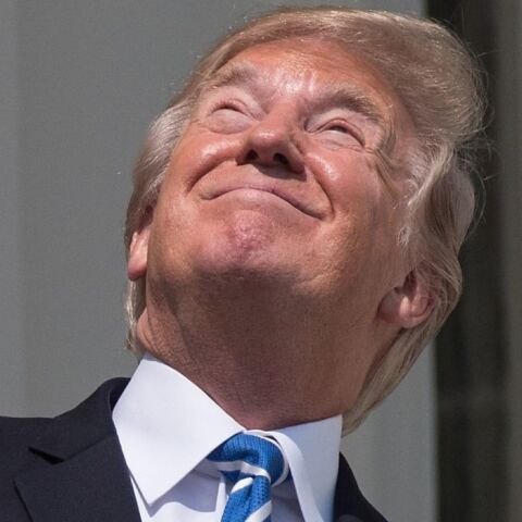 Έκλειψη ηλίου: Ο Μπάιντεν τρόλαρε τον Τραμπ