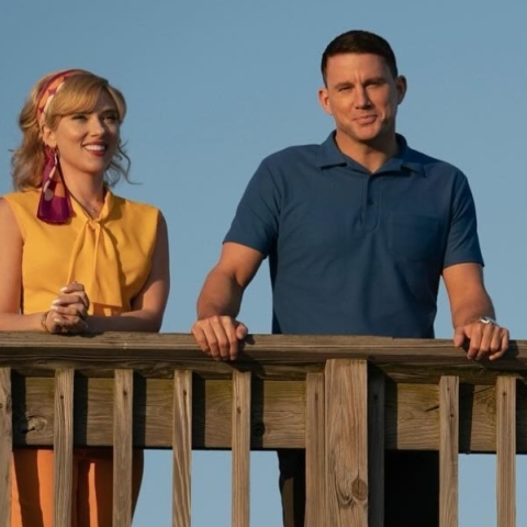 Η Σκάρλετ Γιόχανσον και ο Τσάνινγκ Τέιτουμ στο πρώτο τρέιλερ του «Fly Me to the Moon»