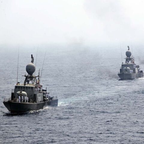 Ιράν: Η Τεχεράνη απειλεί να κλείσει τα Στενά του Ορμούζ