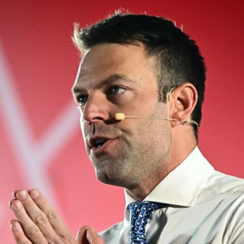 Ο πρόεδρος του ΣΥΡΙΖΑ, Στέφανος Κασσελάκης στην παρουσίαση των υποψηφίων για τις προκριματικές εκλογές ενόψει Ευρωεκλογών 