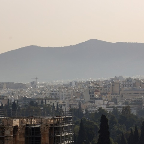 Η Αθήνα υπό την αφρικανική σκόνη