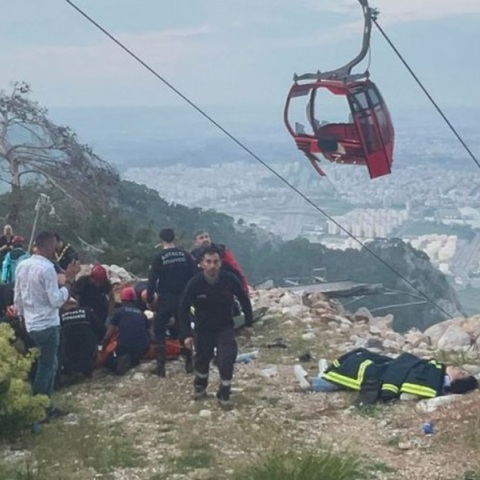 Τραγωδία στην Τουρκία: Τελεφερίκ συγκρούστηκε σε στύλο - 1 νεκρός και δεκάδες εγκλωβισμένοι στον αέρα