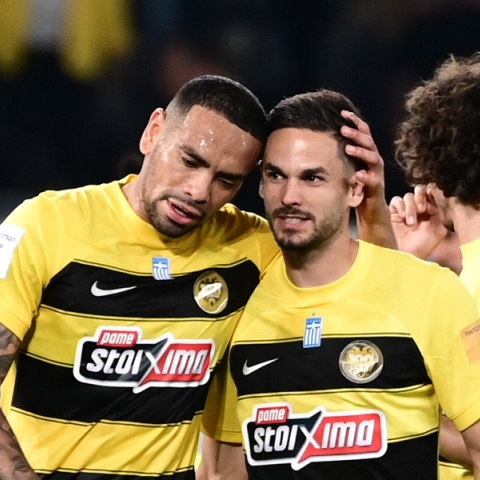 ΑΕΚ-Άρης 2-0: Τα 100 της χρόνια την βρήκαν στην κορυφή