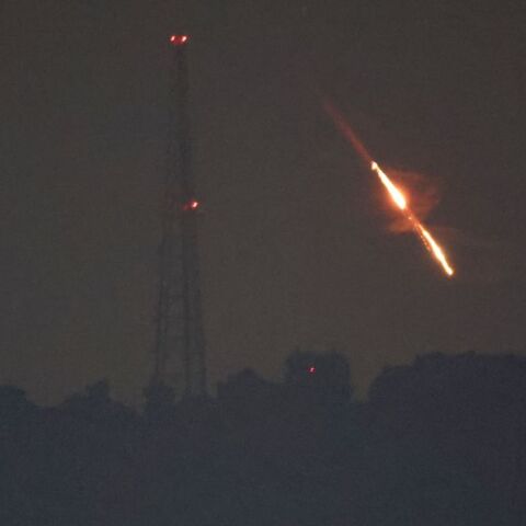 Μπαράζ επιθέσεων με drone και πυραύλους από το Ιράν κατά του Ισραήλ μετά τα μεσάνυχτα του Σαββάτου