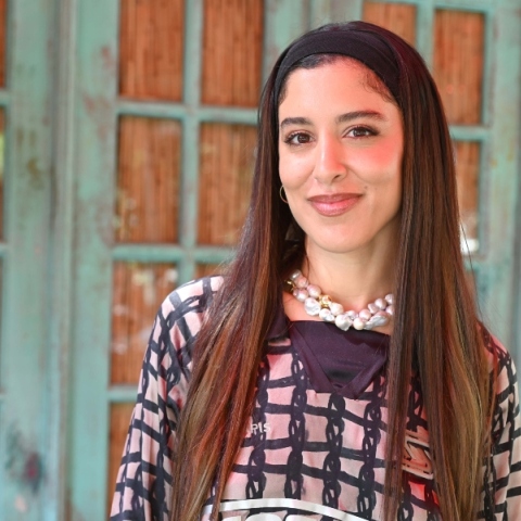 Η Μαρίνα Σάττι κοντινό πλάν 