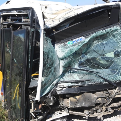 Λεωφορείο του ΟΑΣΑ έπεσε σε κολώνα στα Λιόσια