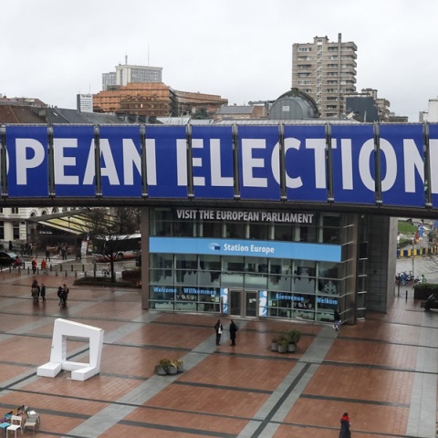 Έξω από το  Ευρωπαϊκό Κοινοβούλιο στις Βρυξέλλες 