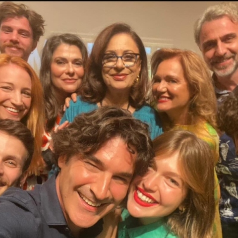 6 άνδρες και 5 γυναίκες ηθοποιοί της σειράς Maestro του Χριστόφορου Παπακαλιάτη