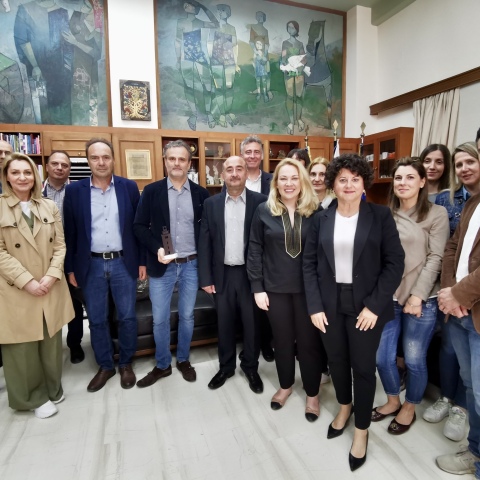 Στο πλευρό των πλημμυροπαθών της Θεσσαλίας η Gilead Sciences