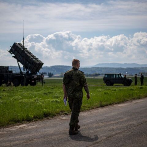 Ουκρανία: Απέφυγαν δεσμεύσεις για τους Patriot οι υπουργοί των «27»